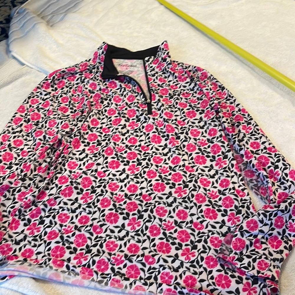 Light weight pull over shirt size L